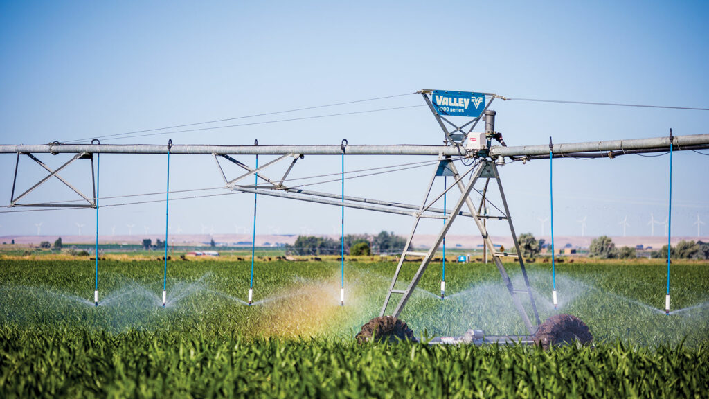 7000 and 8000 Series Valley Center Pivots at Apple Irrigation